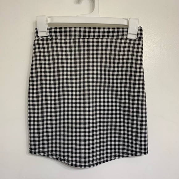 PrettyLittleThing Dresses & Skirts - Prettylittlething graham print mini skirt